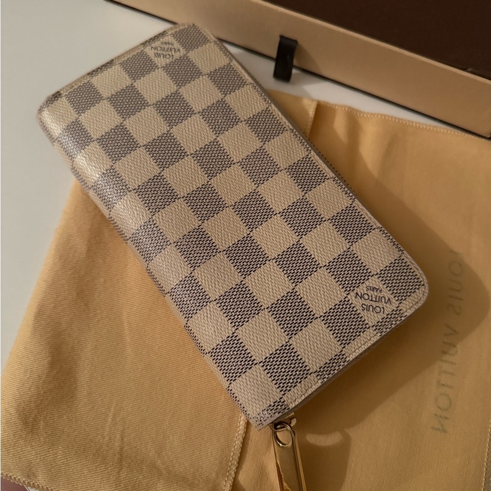 Louis Vuitton Damier Azur Zippy Wallet